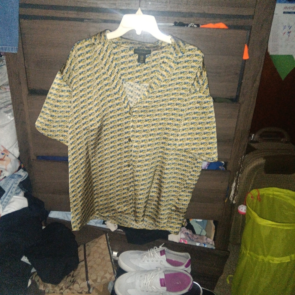 House of Harlow 1960 Yellow and Black Patterned Short Sleeve Blouse